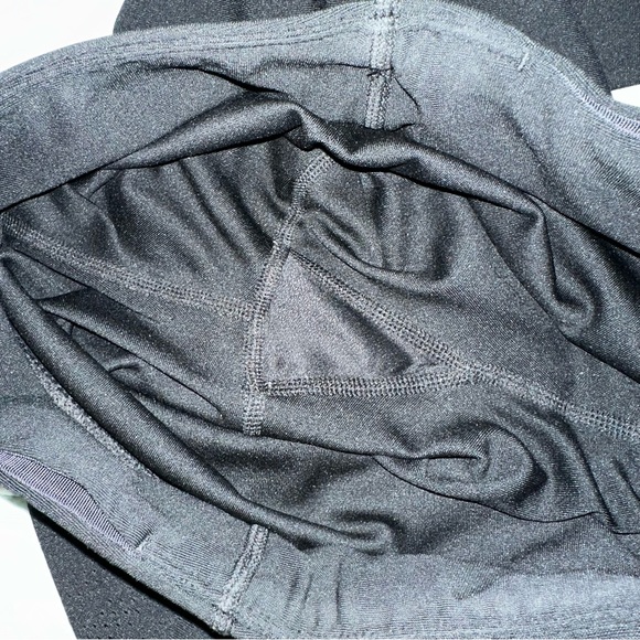 EUC Women’s Mid Rise Nike Leggings Size Small - Picture 6 of 6